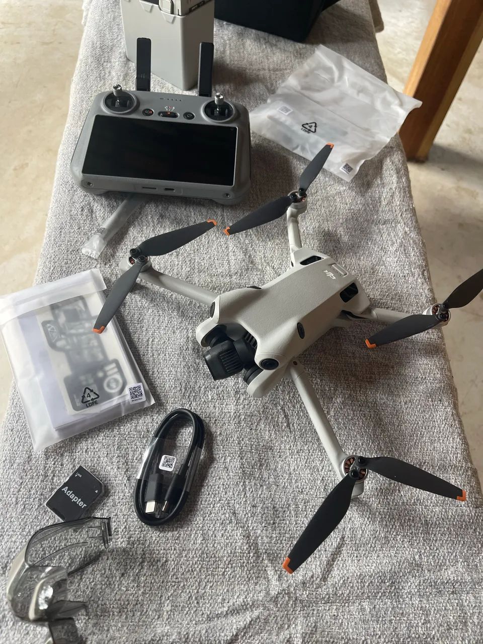 DJI Mini 4 Pro Fly More Combo RC 2 + 3 Baterias - Foto 2
