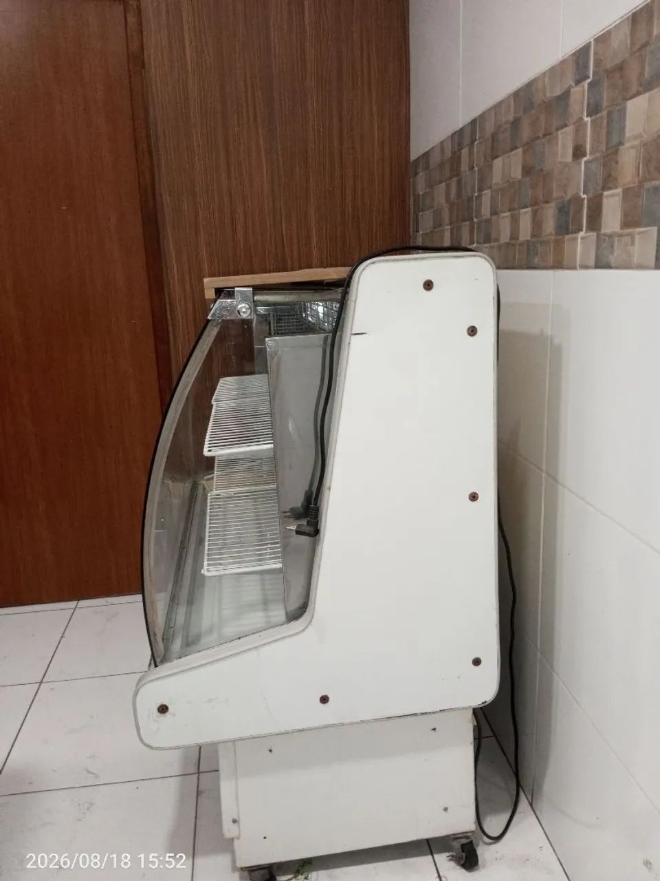 Vitrine refrigerada bem conservada/ funcionando perfeitamente  - Foto 3