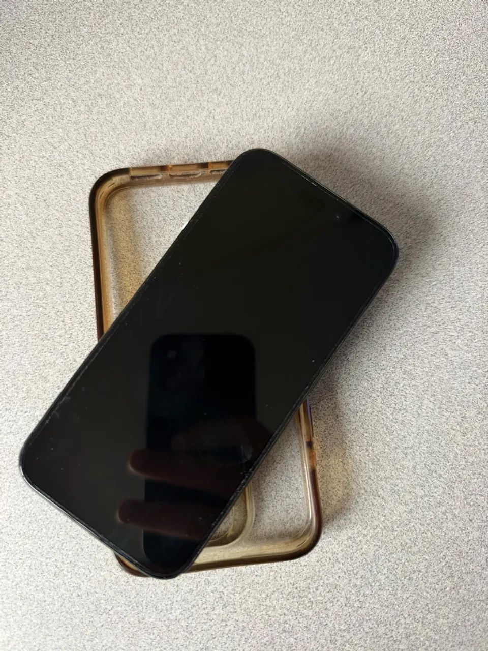 iPhone 15 pro + capinha transparente de silicone 