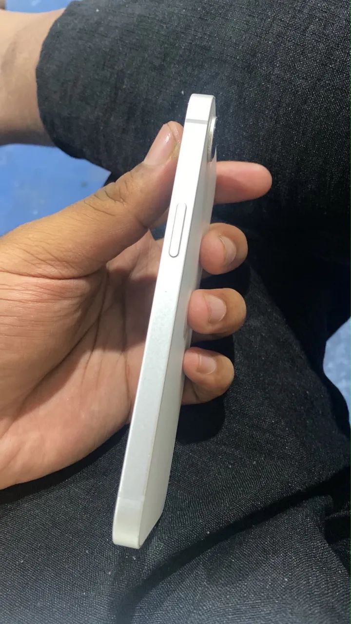 iPhone 16e