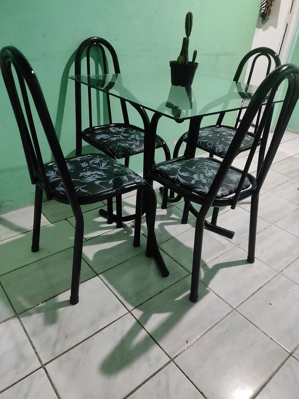 Mesa e cadeiras  - Foto 5