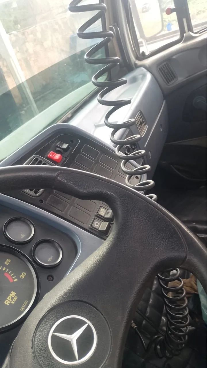 Vendo poli com 5 caixas de 5m3 sendo um com tampa! - Foto 2