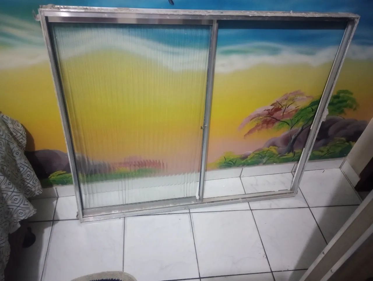 Ribbed glass for window, single pane measuring 1.20 m by 1.00 m