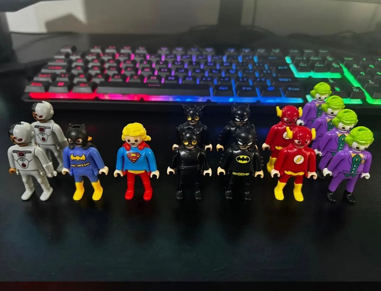 Boneco Playmobil DC Kinder ovo 