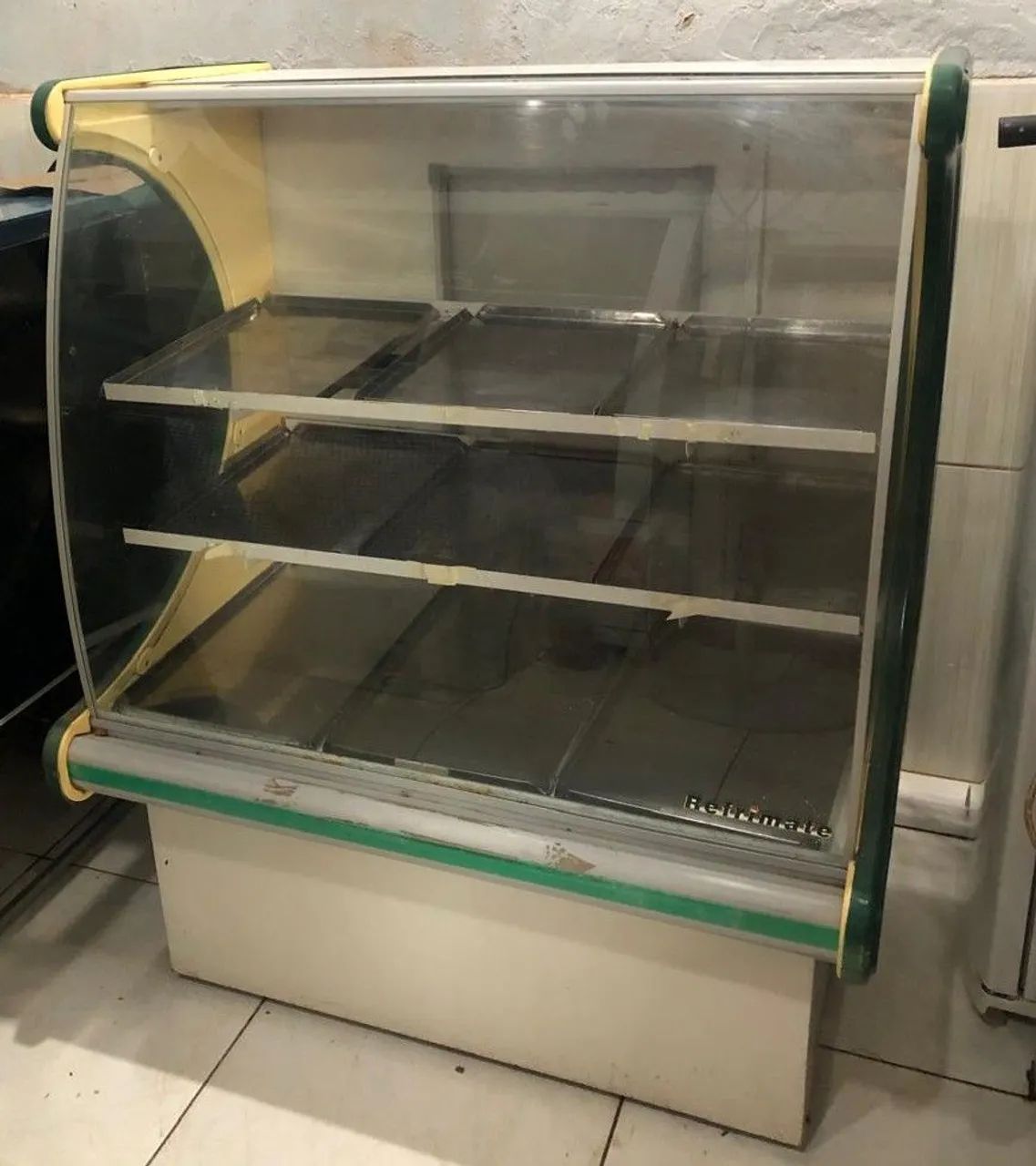 Vende-se estufa quente para salgados 