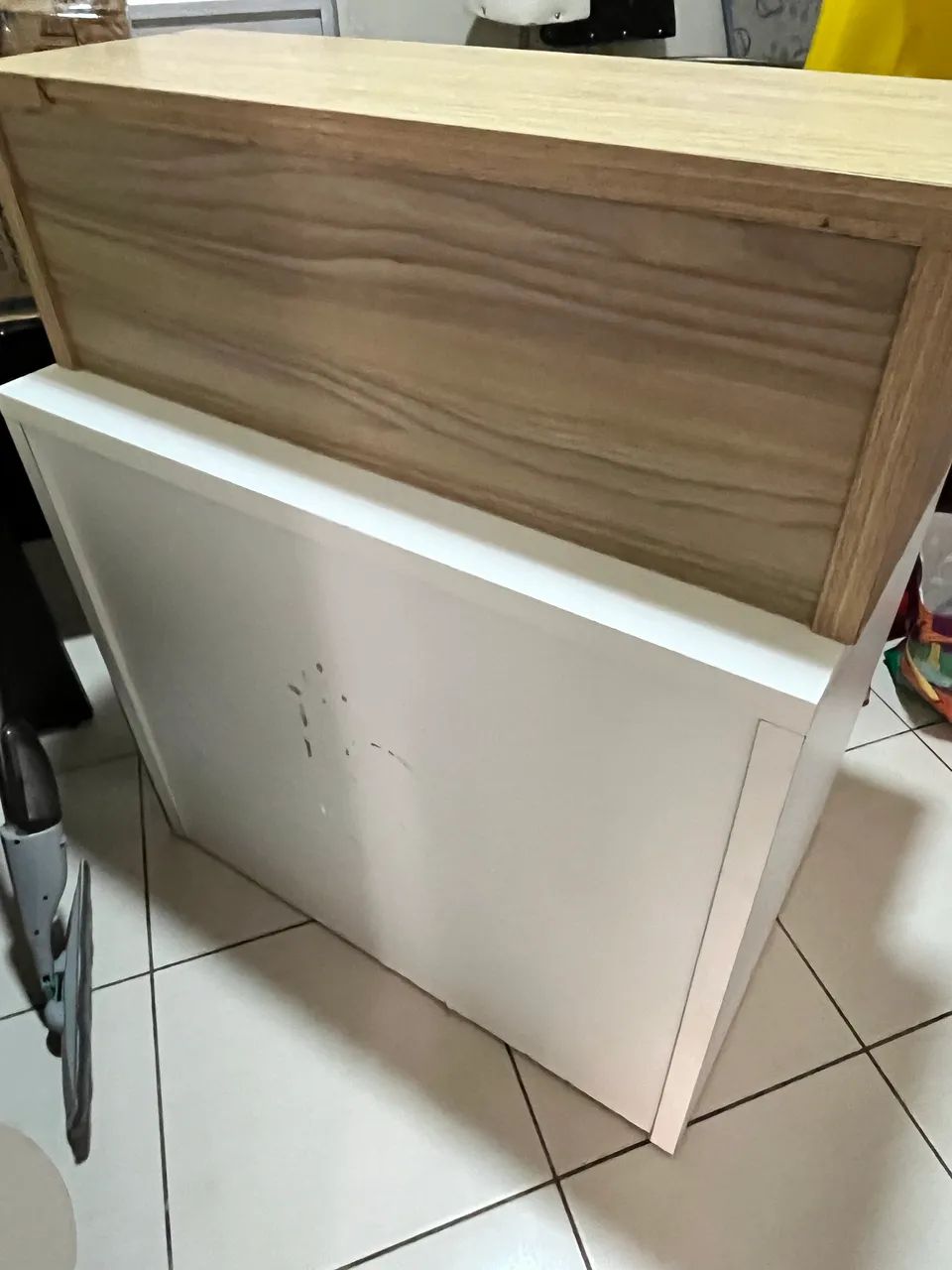 Balcão bege com branco 