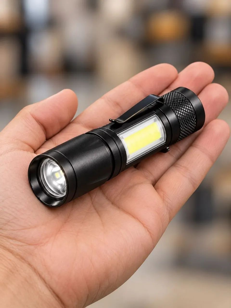 Mini Lanterna LED Portátil