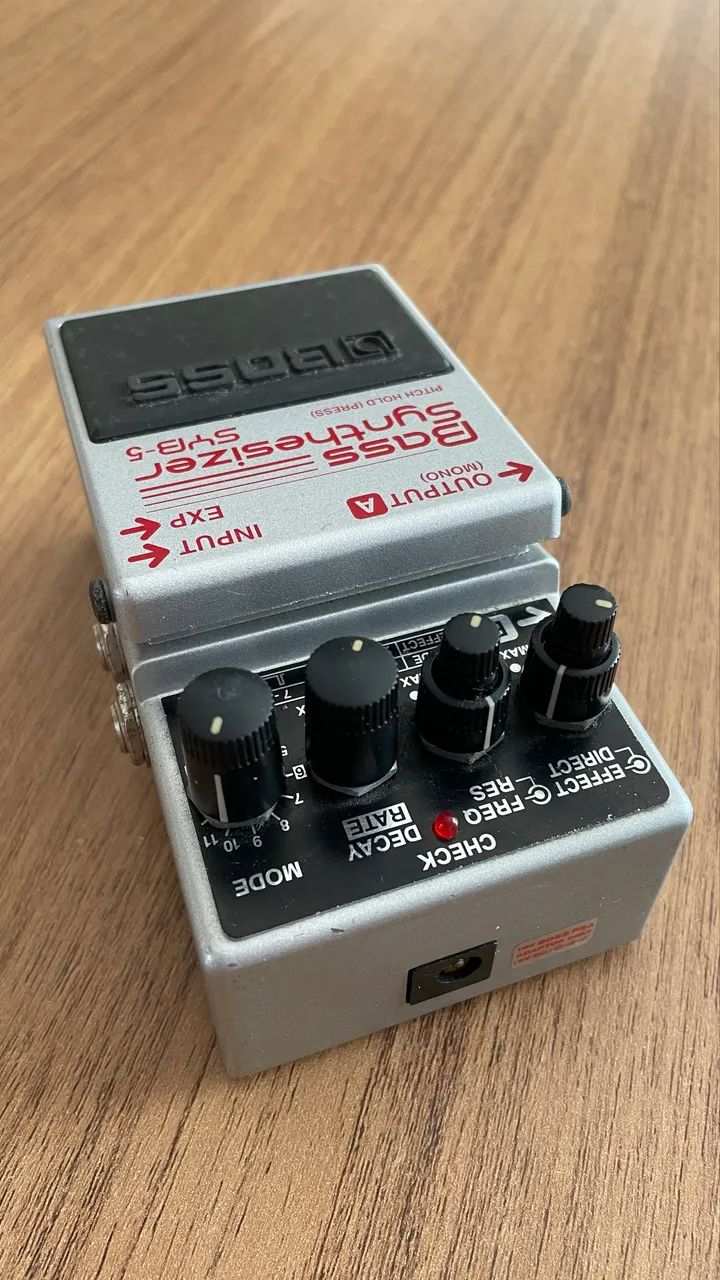 Pedal de efeito BOSS Bass Synthesizer SYB-5 - Instrumentos