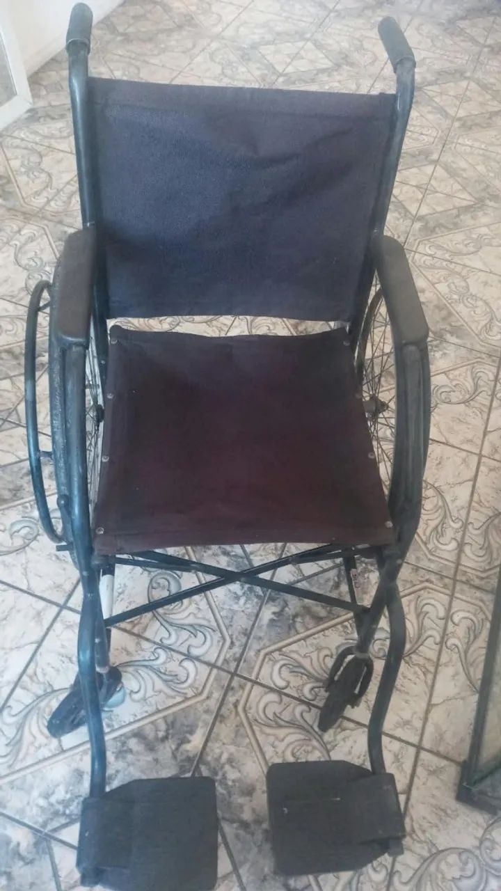 Vendo cadeira de rodas