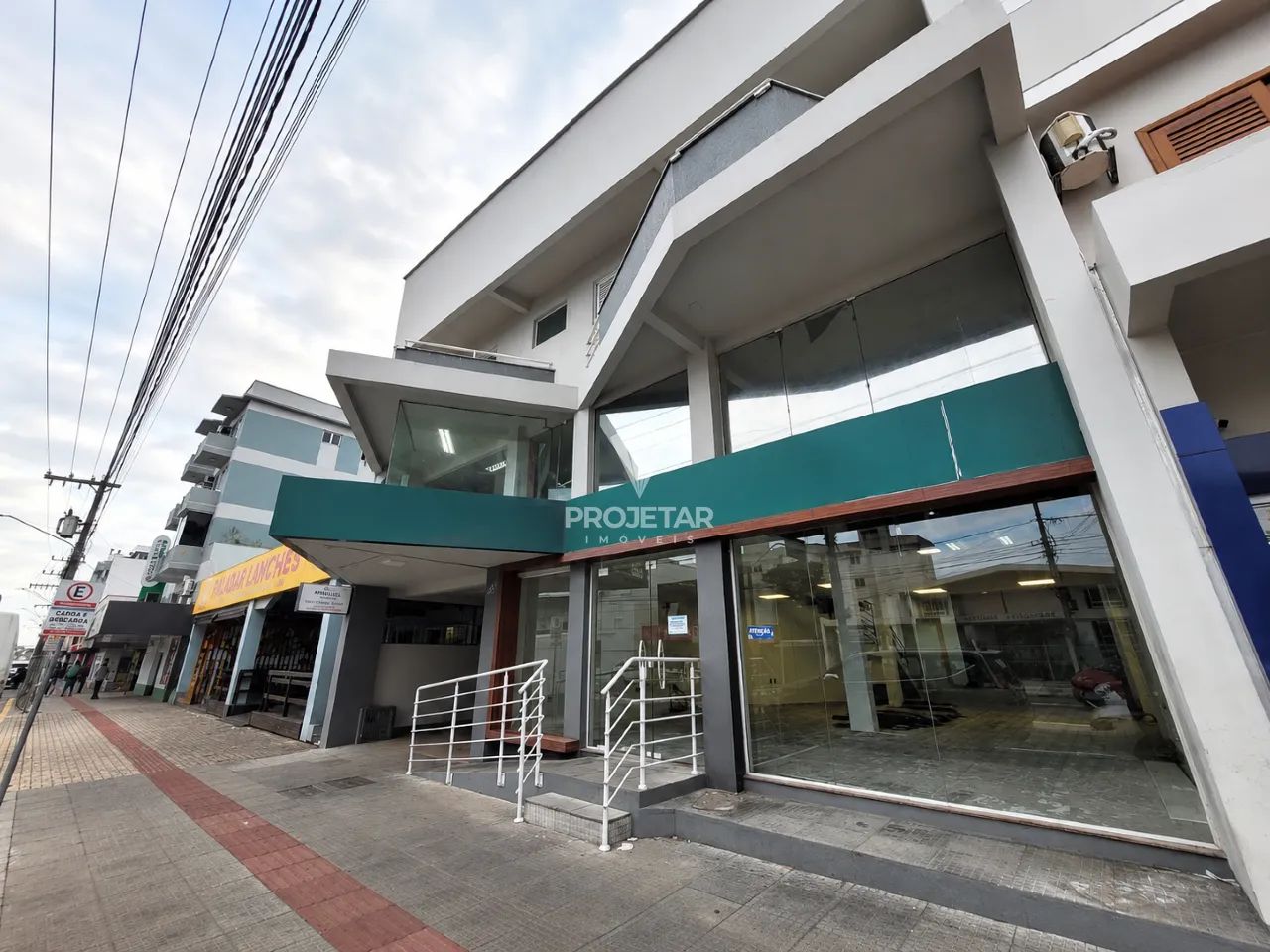 Excelente Sala Comercial Disponível Para Locação no Centro de Araranguá  Localização Privi - Foto 2