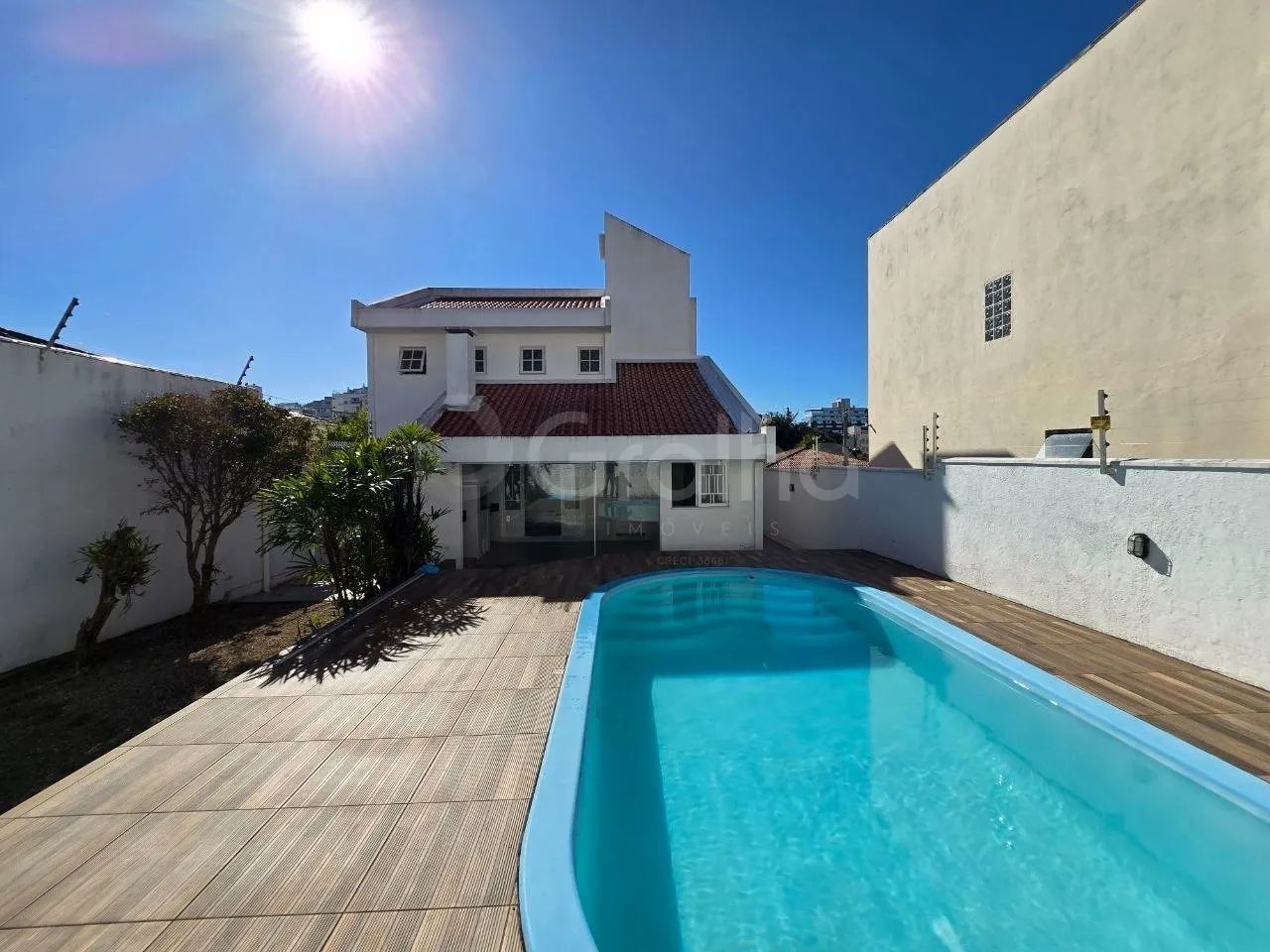 Casa de 284m² com 4 quartos sendo 2 suítes em Coqueiros