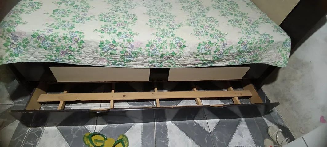 Vendo de cama com duas gavetas