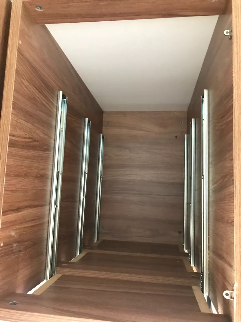 Mesa de Escritório Planejada Amadeirado com 3 Gavetas ? Sob Medida - Foto 5
