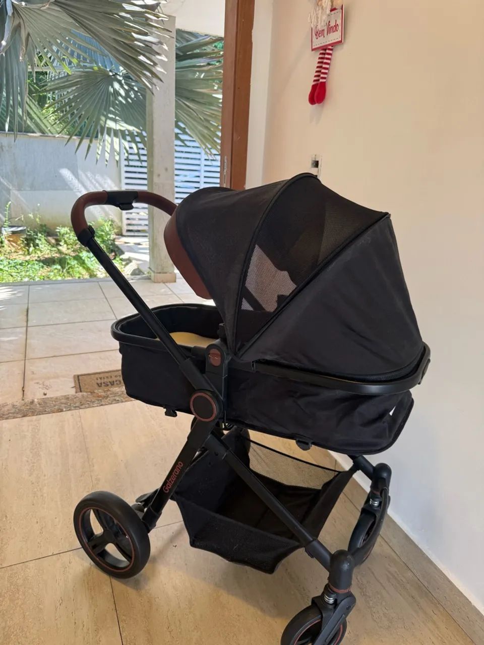 Carrinho com bebê conforto 