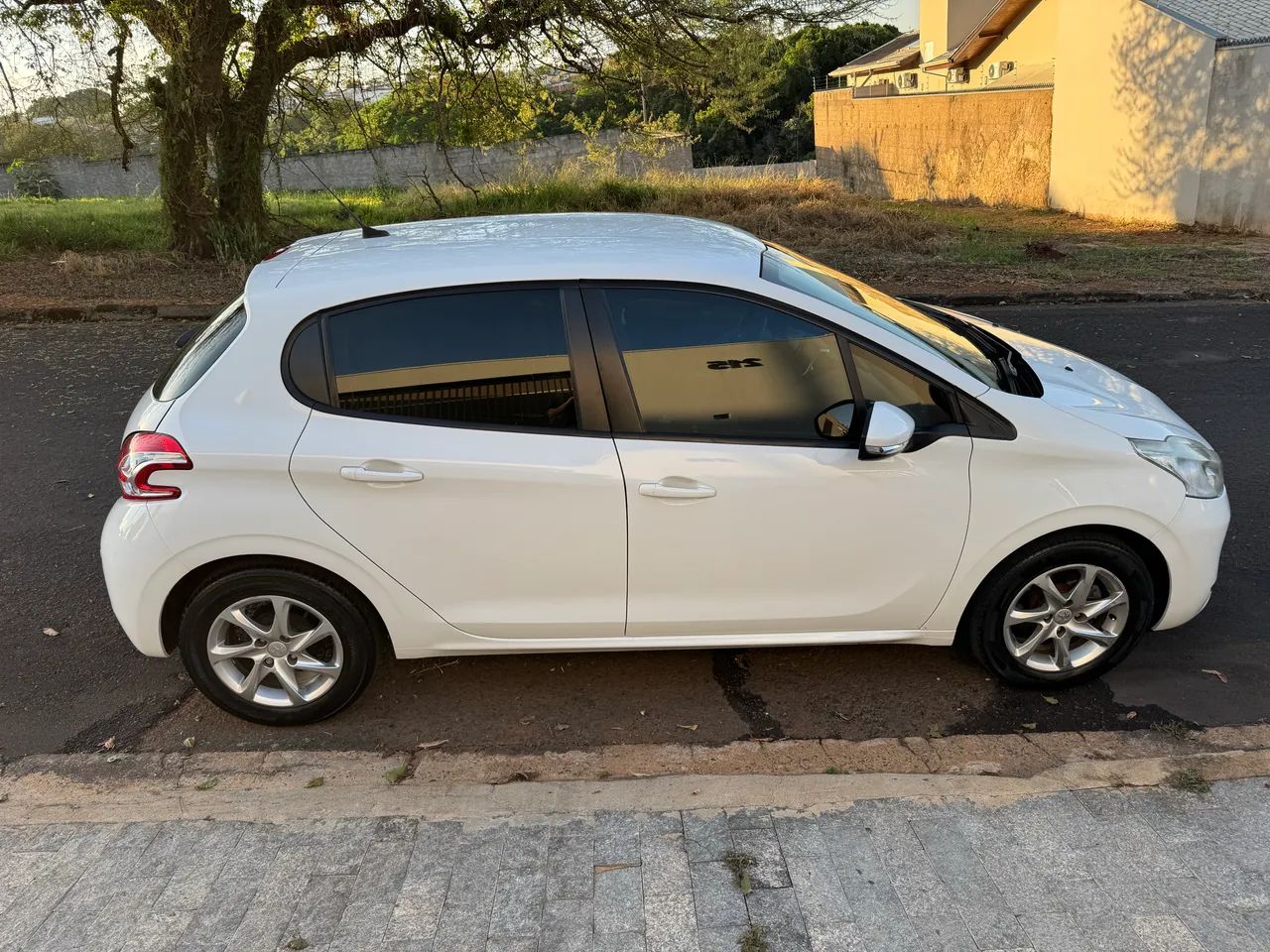 Peugeot 208 Active/active Pack 1.5 Flex 8V 5P 2016 - Foto 4