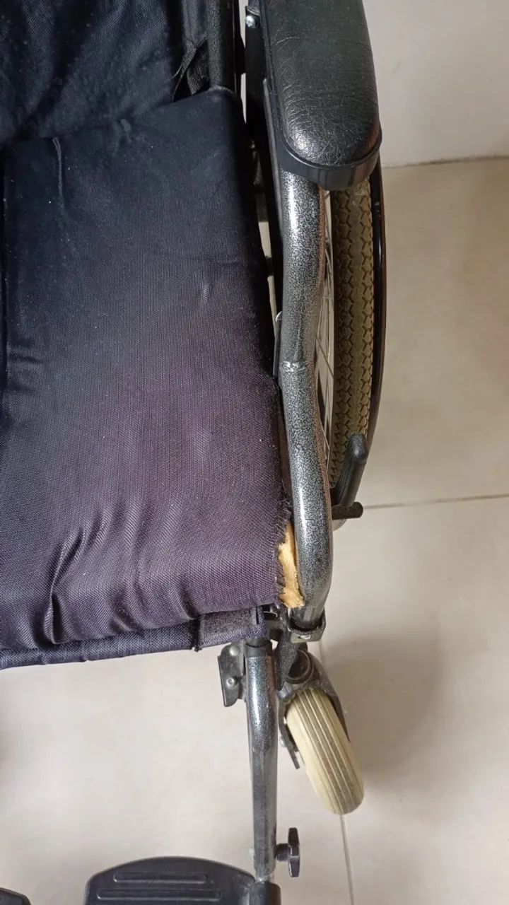 Cadeira de rodas D400 Raiada Dellamed 46 preto - Foto 3