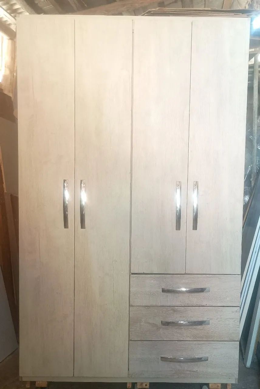 Guarda roupa casal 4 portas 3 gavetas 