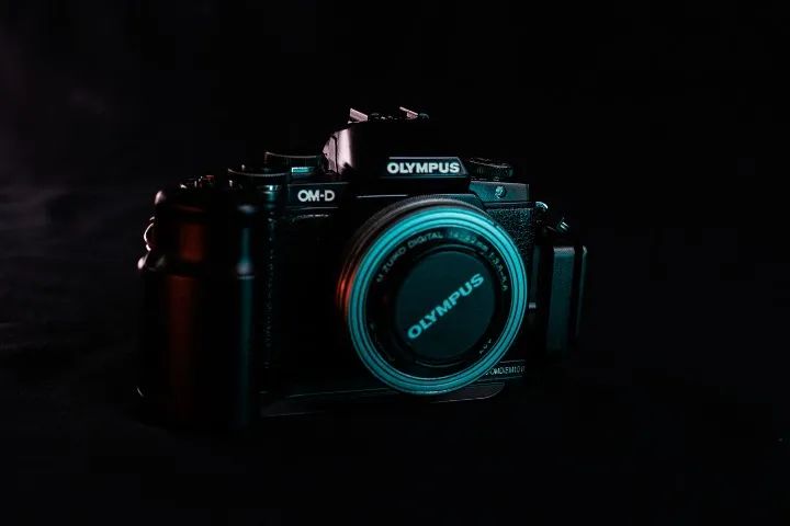 Olympus OM-D E-M10 Mark I + Lente 14-42mm Pancake | Kit Compacto Micro 4/3 - Foto 2