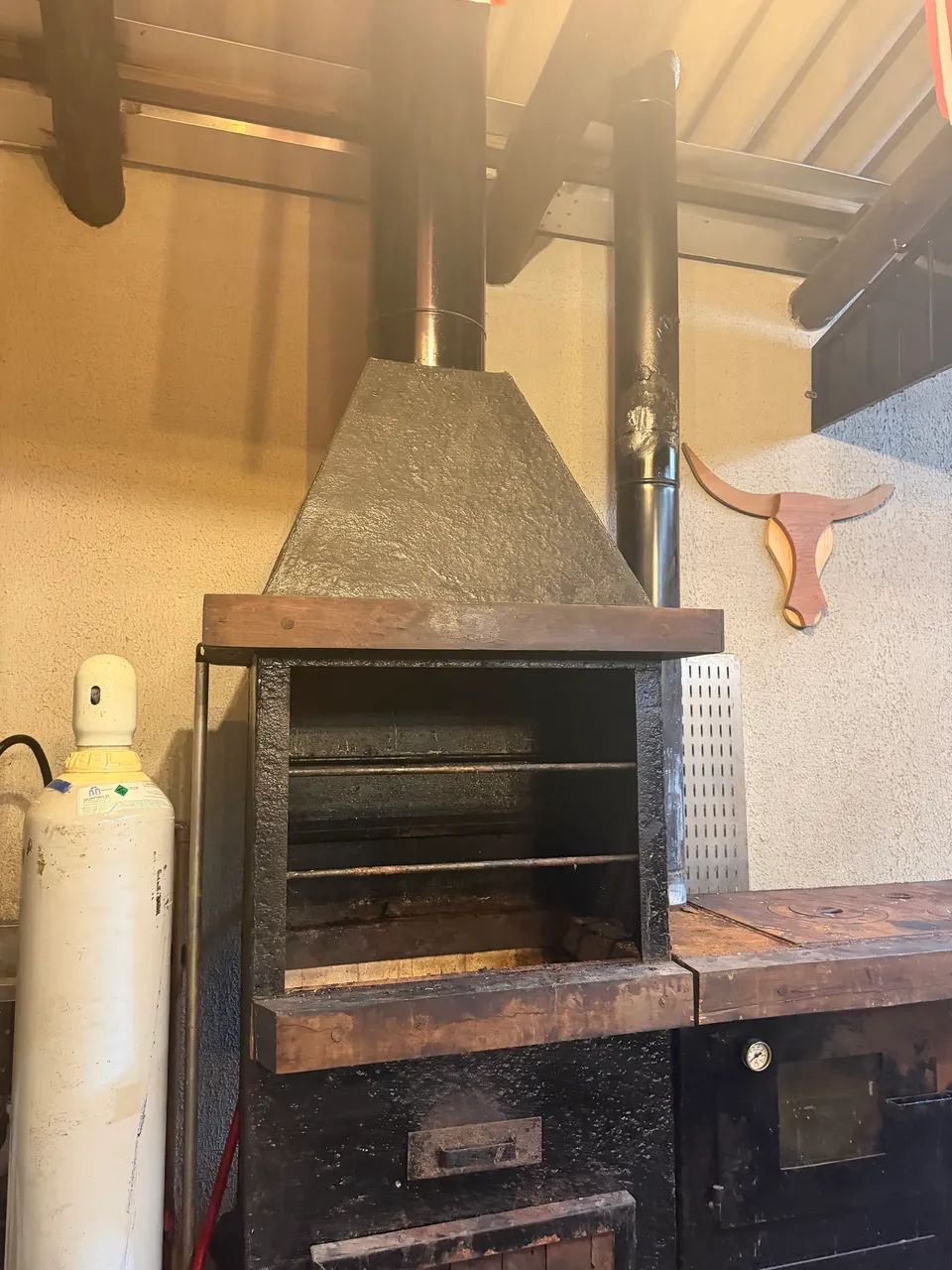 Churrasqueira com fogão a lenha  - Foto 2