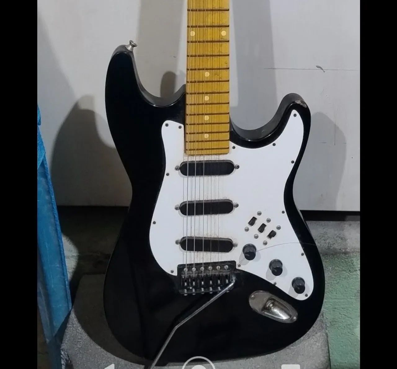 Guitarra jennifer excelente estado 