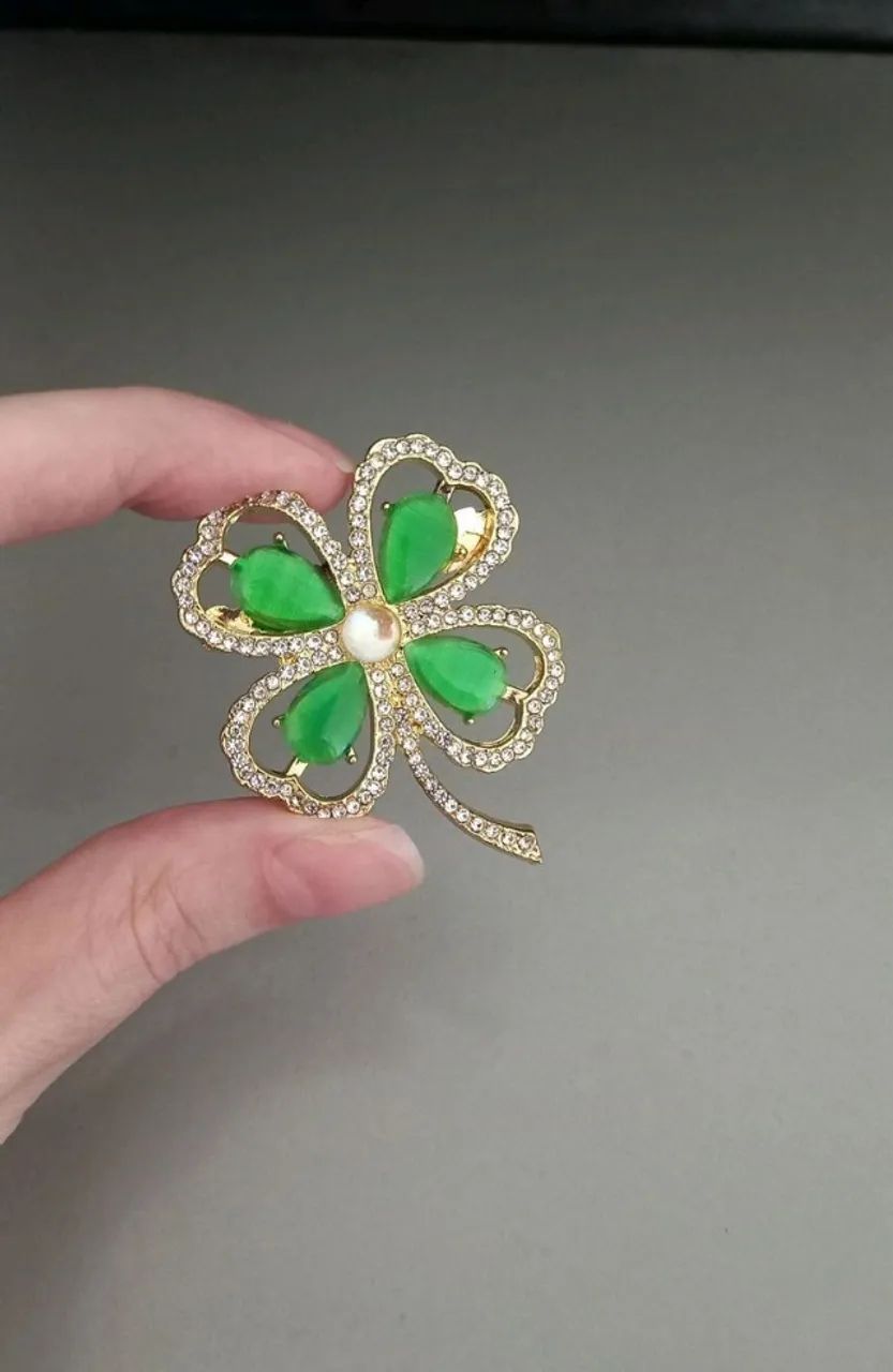 Broche de Trevo com Strass (novo) - Foto 3