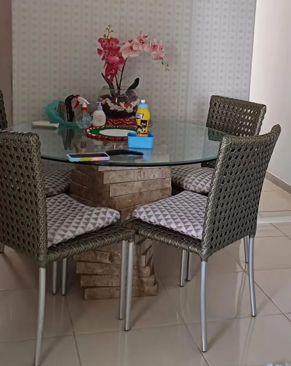Mesa de vidro com mármore 