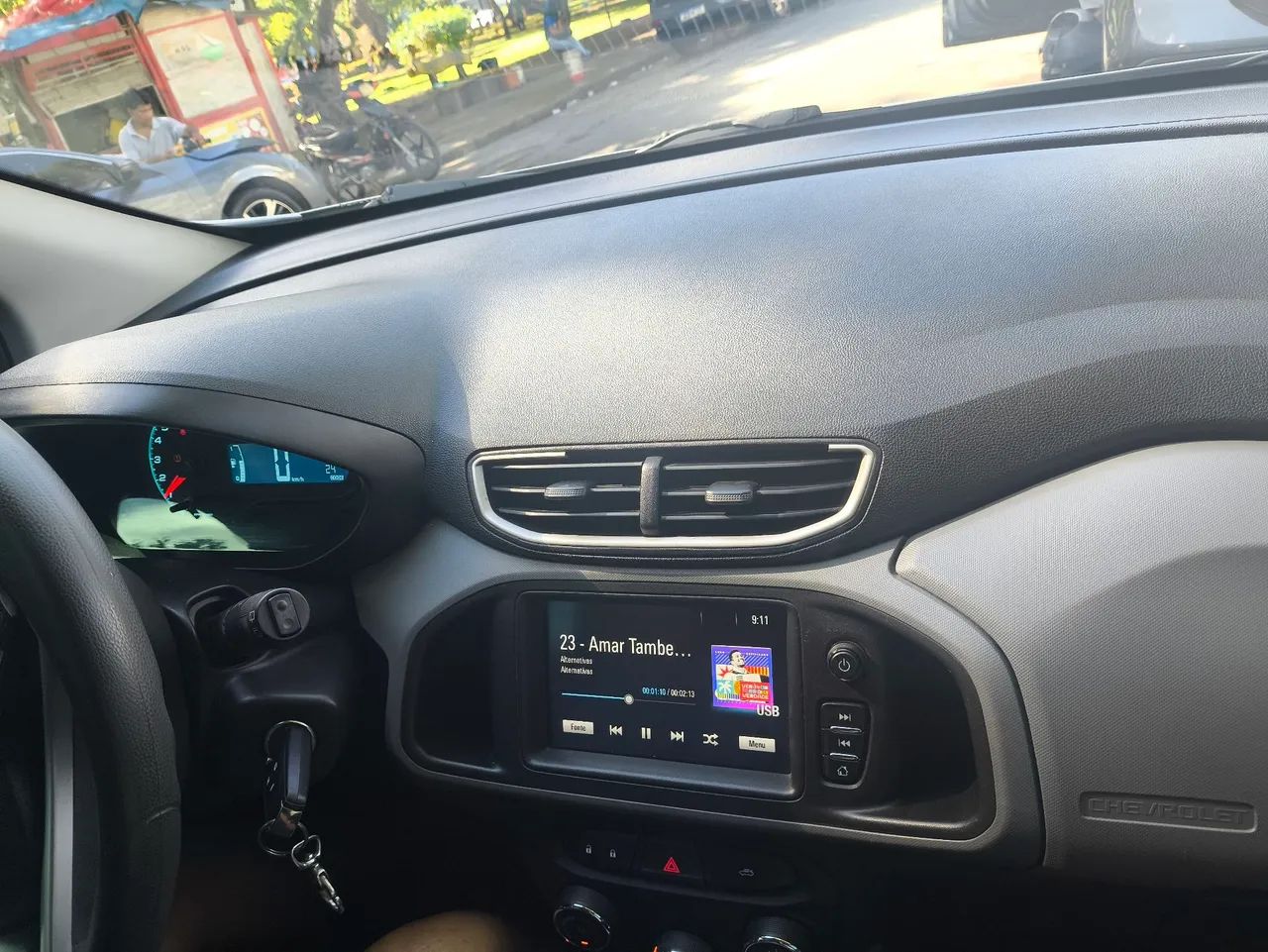 Chevrolet Onix Hatch LT 1.4 8V Flex Mec. 4P 2018 - Foto 2