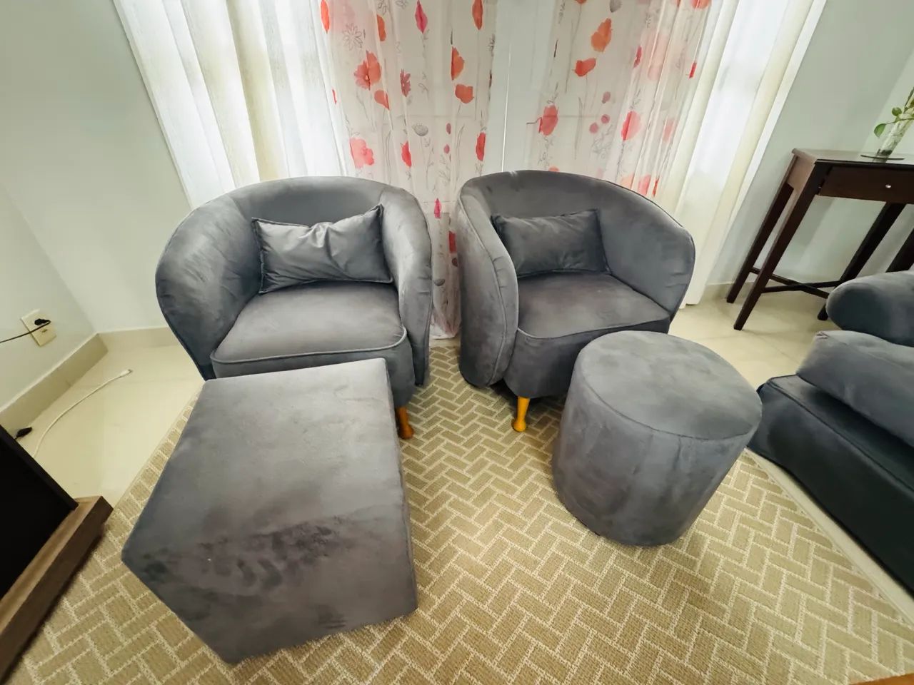 Conjunto de Sofá Completo - Elegante, Confortável e em Perfeito Estado  - Foto 4