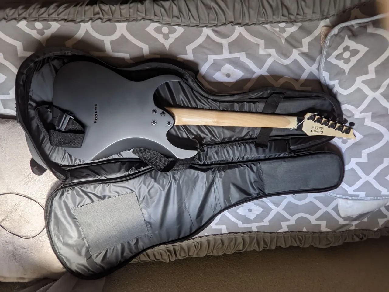 Guitarra GIO grg113ex nova com elixir e 2 cabos p10  - Foto 3