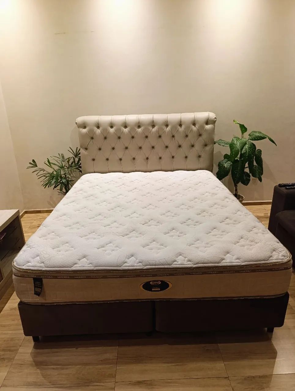 VENDO CONJUNTO CAMA BOX QUEEN SIMMONS  - Foto 3