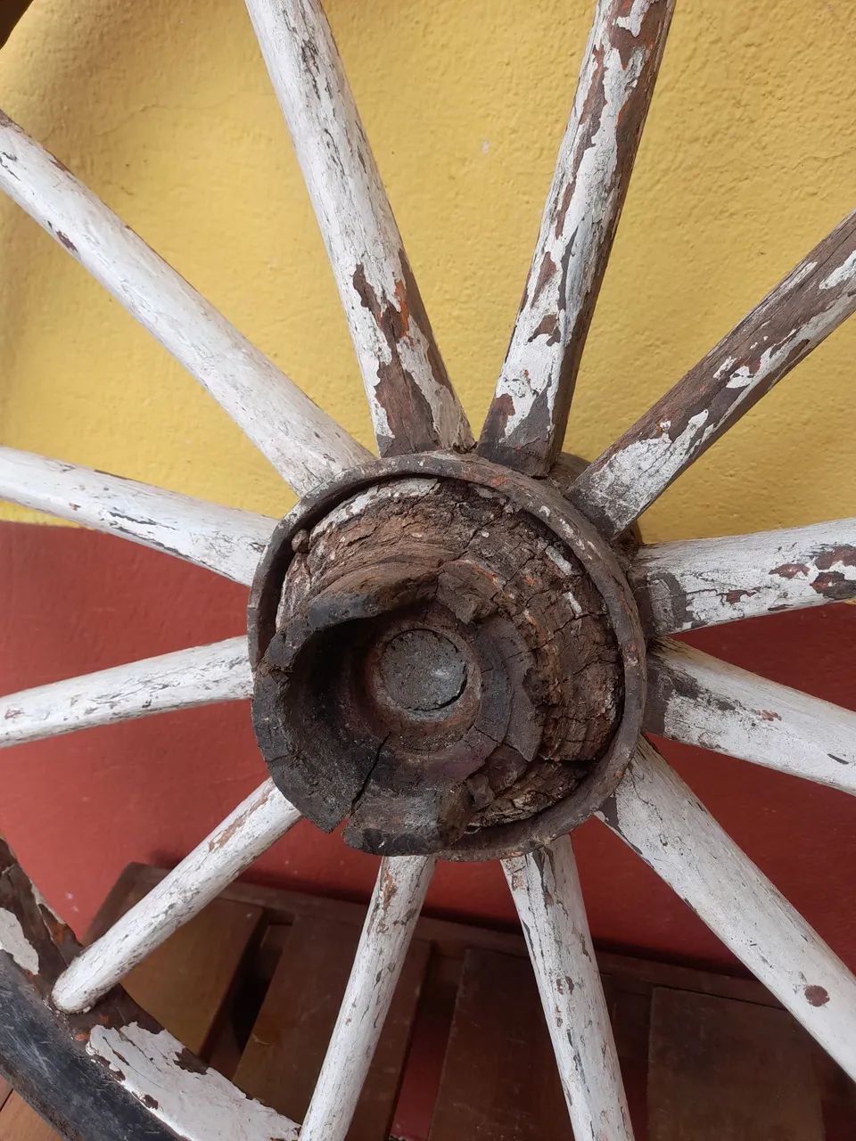 Roda de carroça de madeira no estado 72cm - Foto 4
