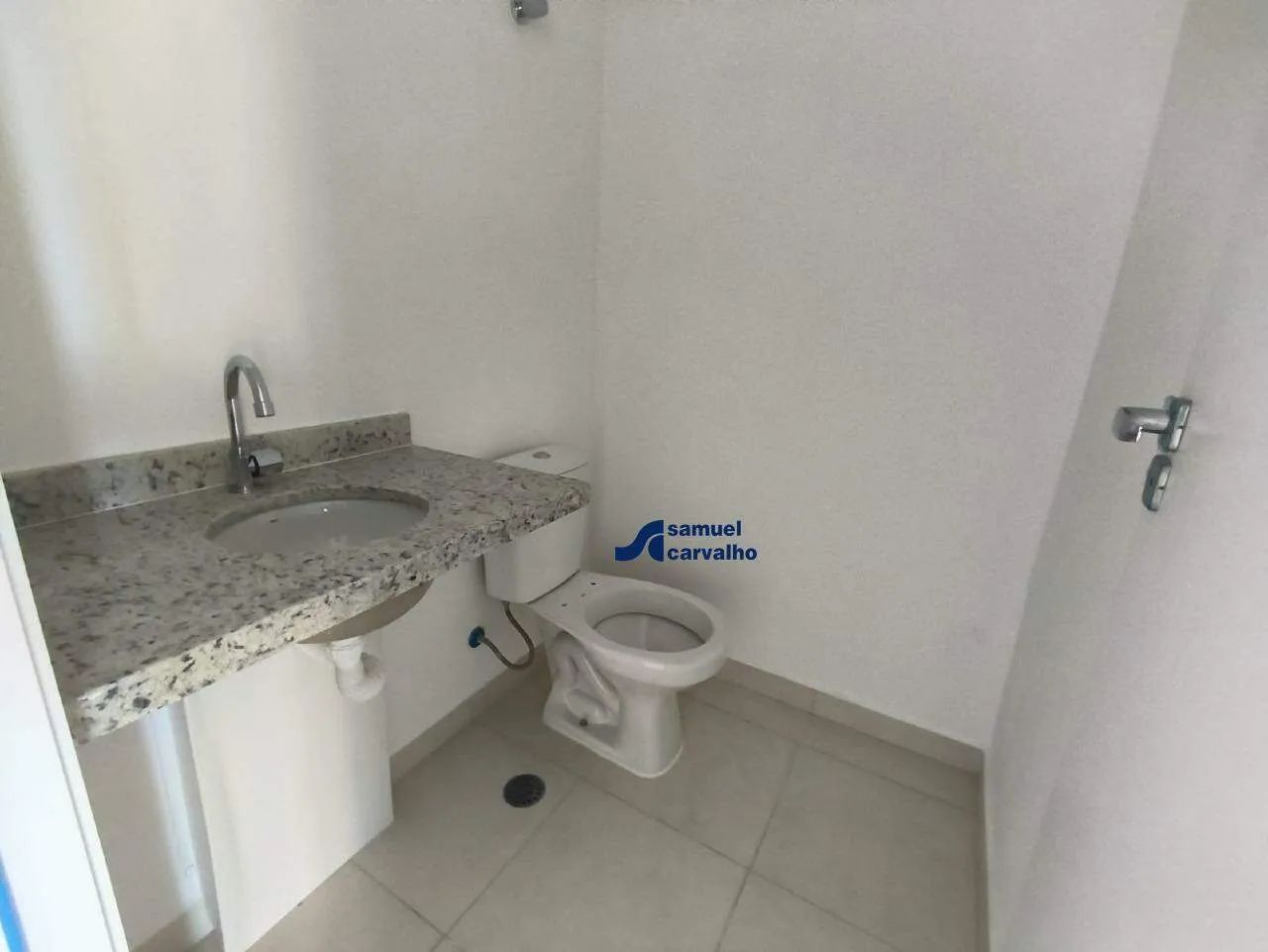 Conjunto comercial 47 m2 de área construída varanda 01 wcs 01 vaga próximo metrô barra fun - Foto 2