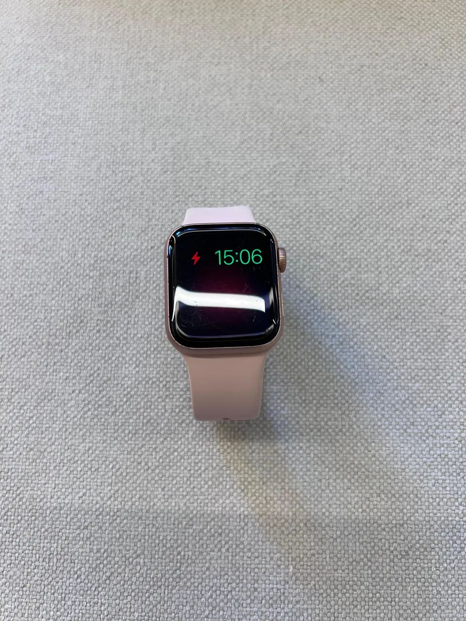 Relógio smartwatch Apple Series 4 40mm rosê