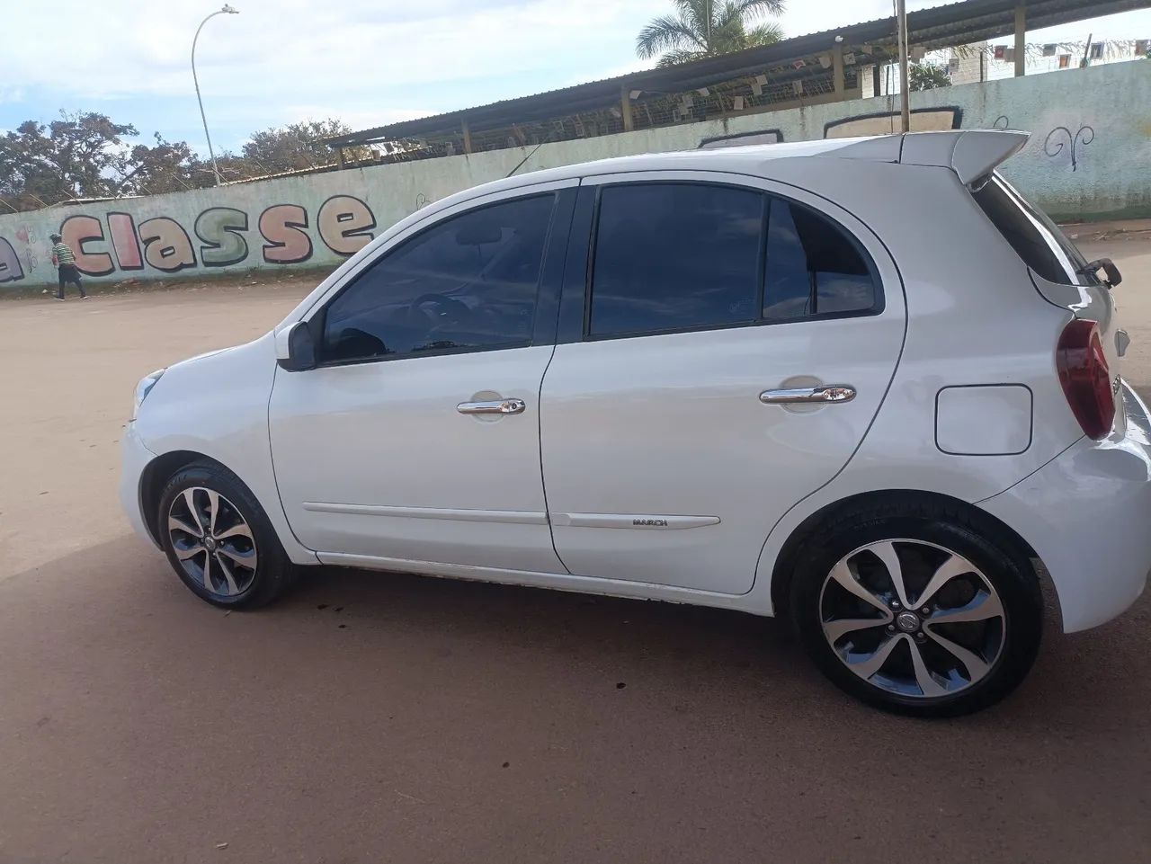 Nissan March 2016