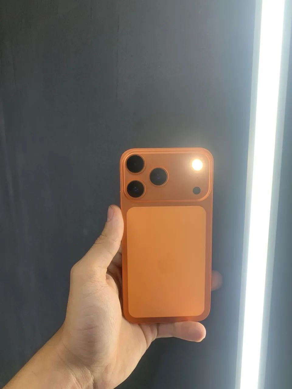 iPhone XR na carcaça laranja  - Foto 2