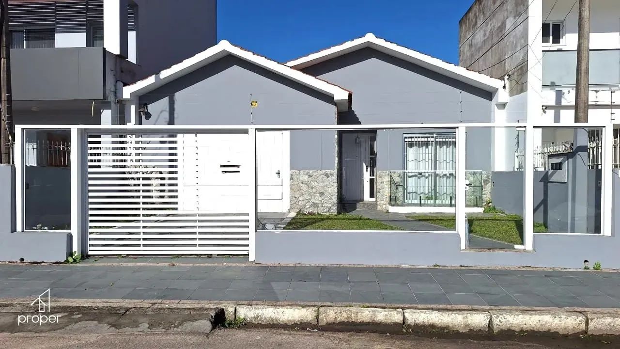 Casa semi-mobiliada à venda - Centro - Pelotas/RS
