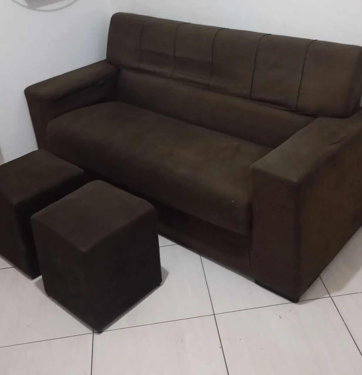 Sofá 2 e 3 lugares com puff em ótimo estado - Foto 2
