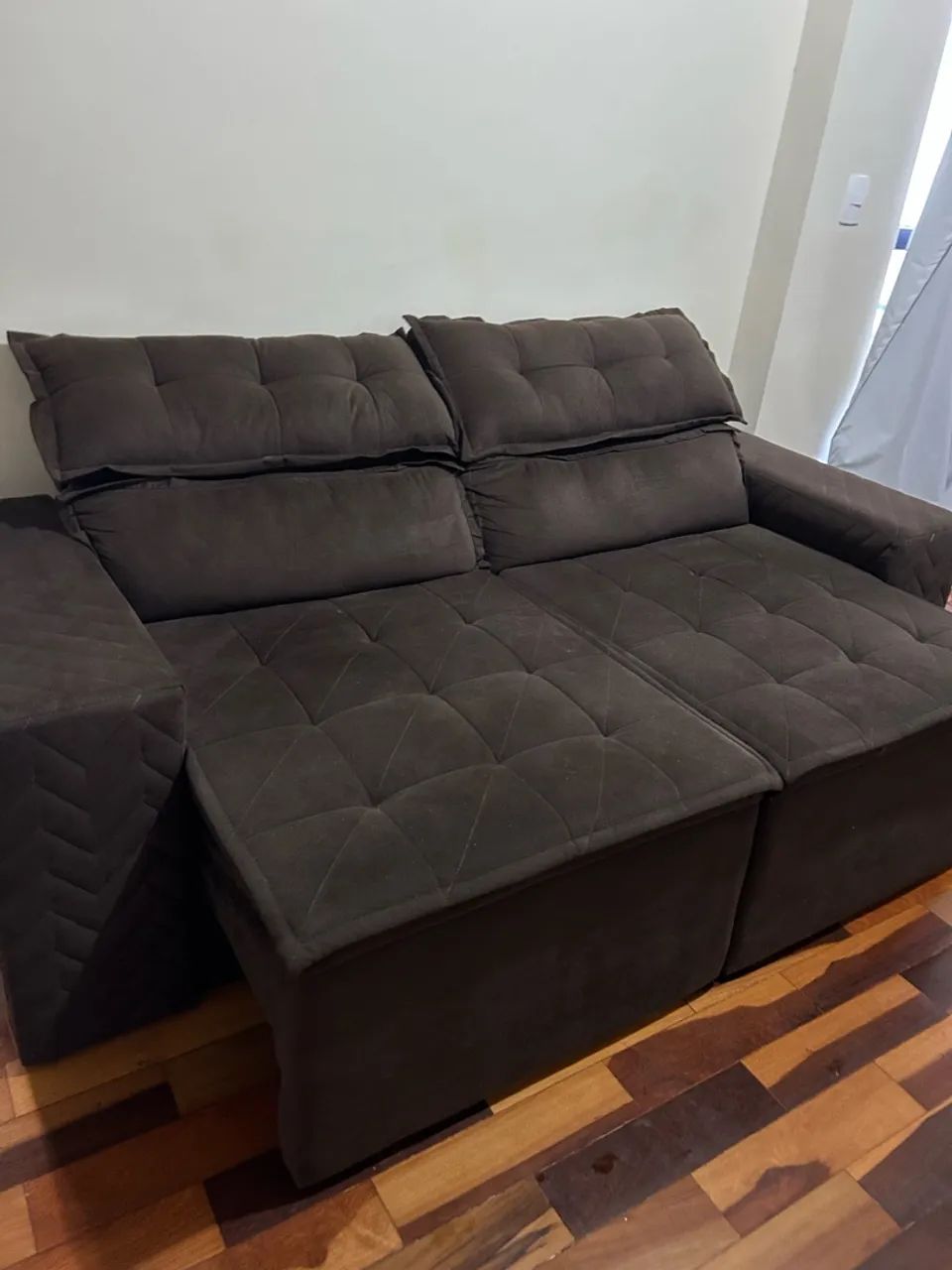 Sofá retrátil e reclinável 4 lugares marrom - Foto 2