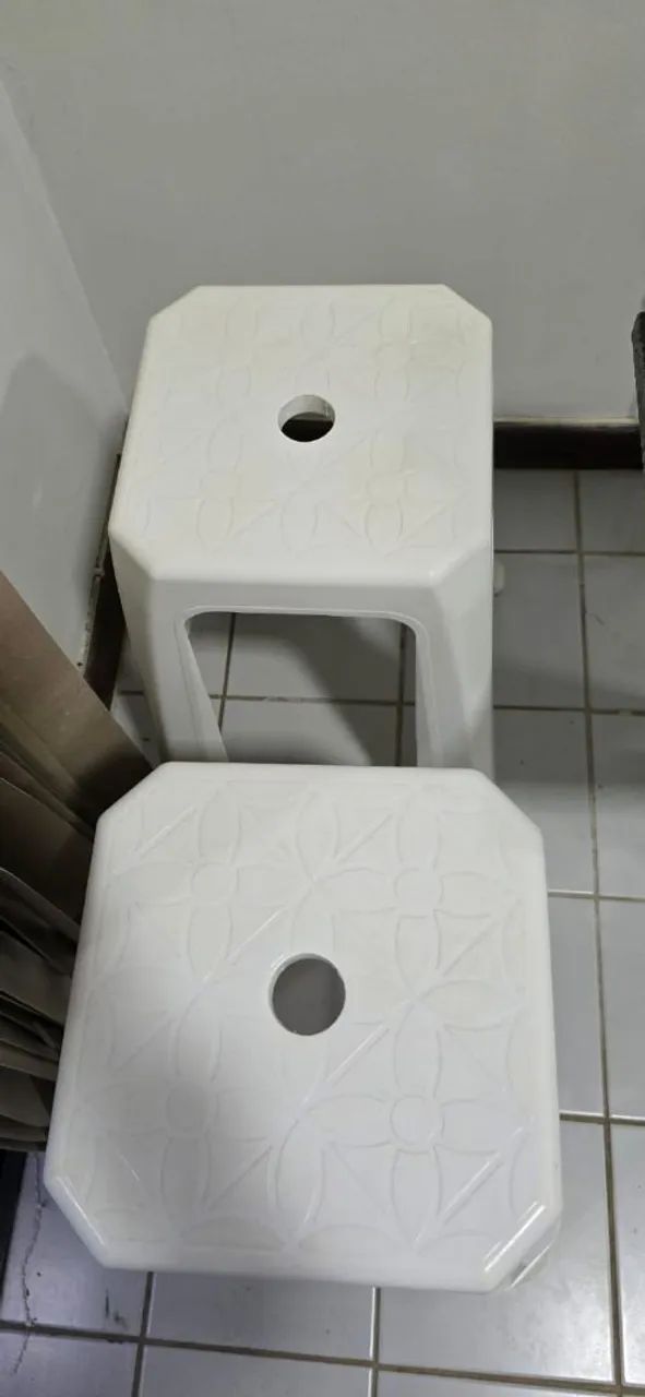 6 banquinhos de plástico  - Foto 3