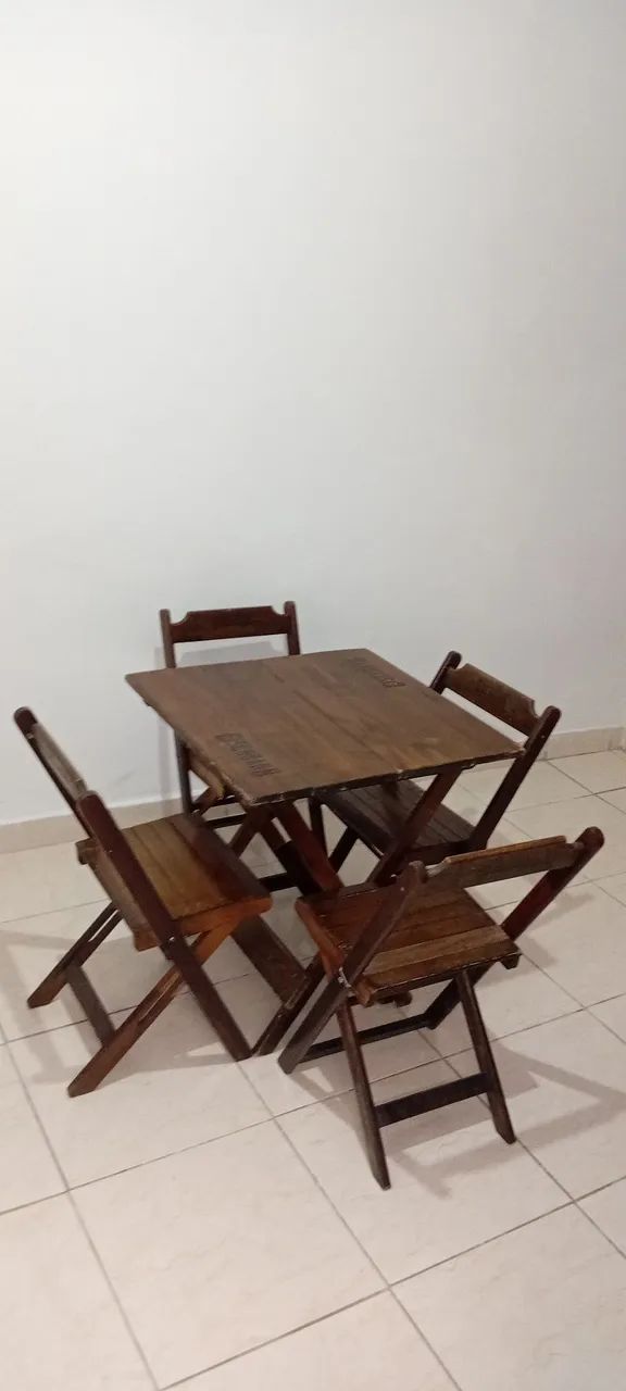Mesa C/ 4 Cadeiras Dobráveis 