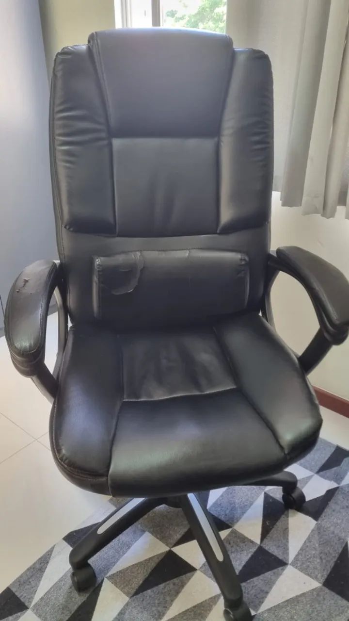 Vendo cadeira de escritório tipo presidente