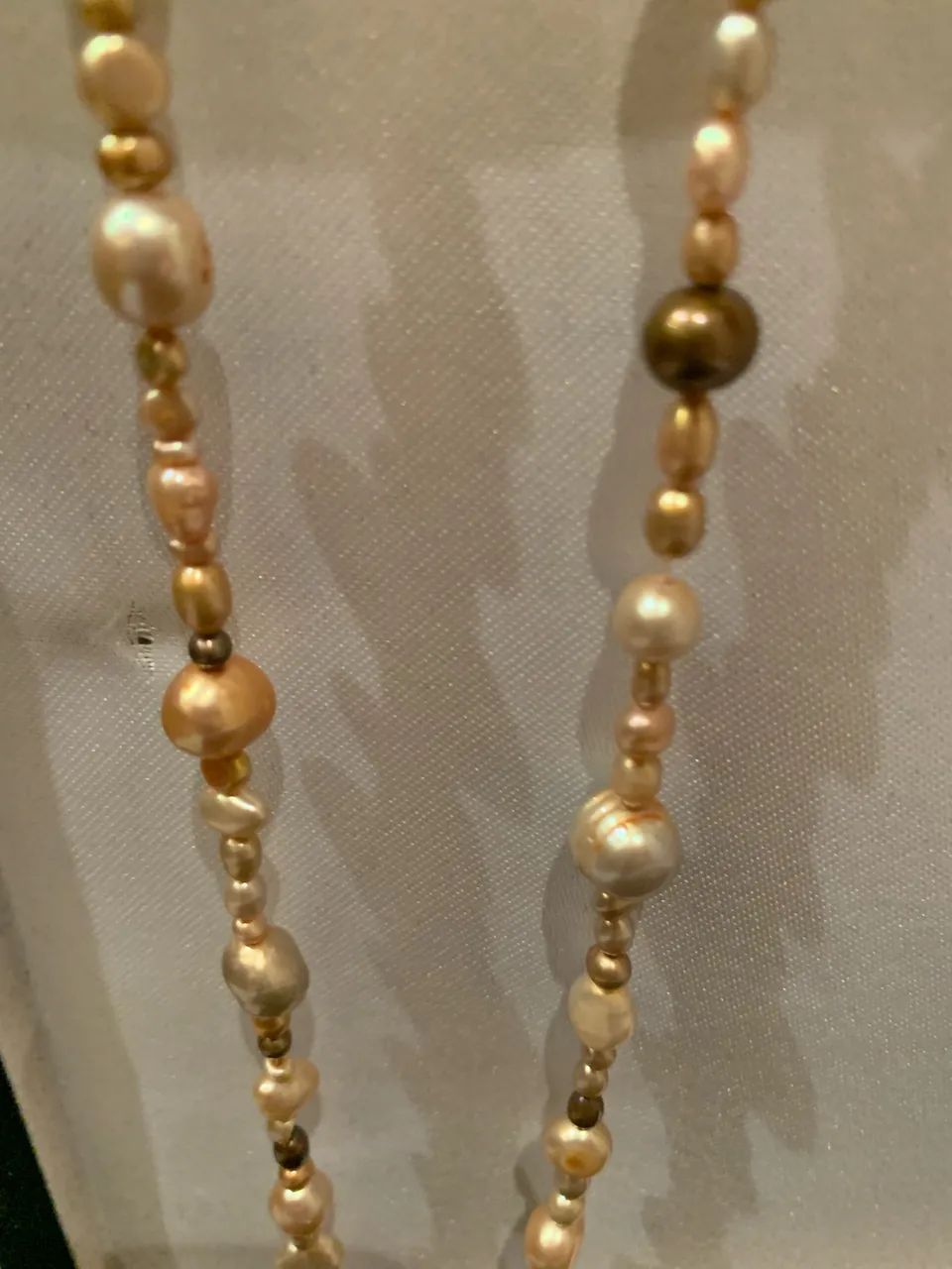 Colar pérolas longo  de cores variadas  - Foto 2