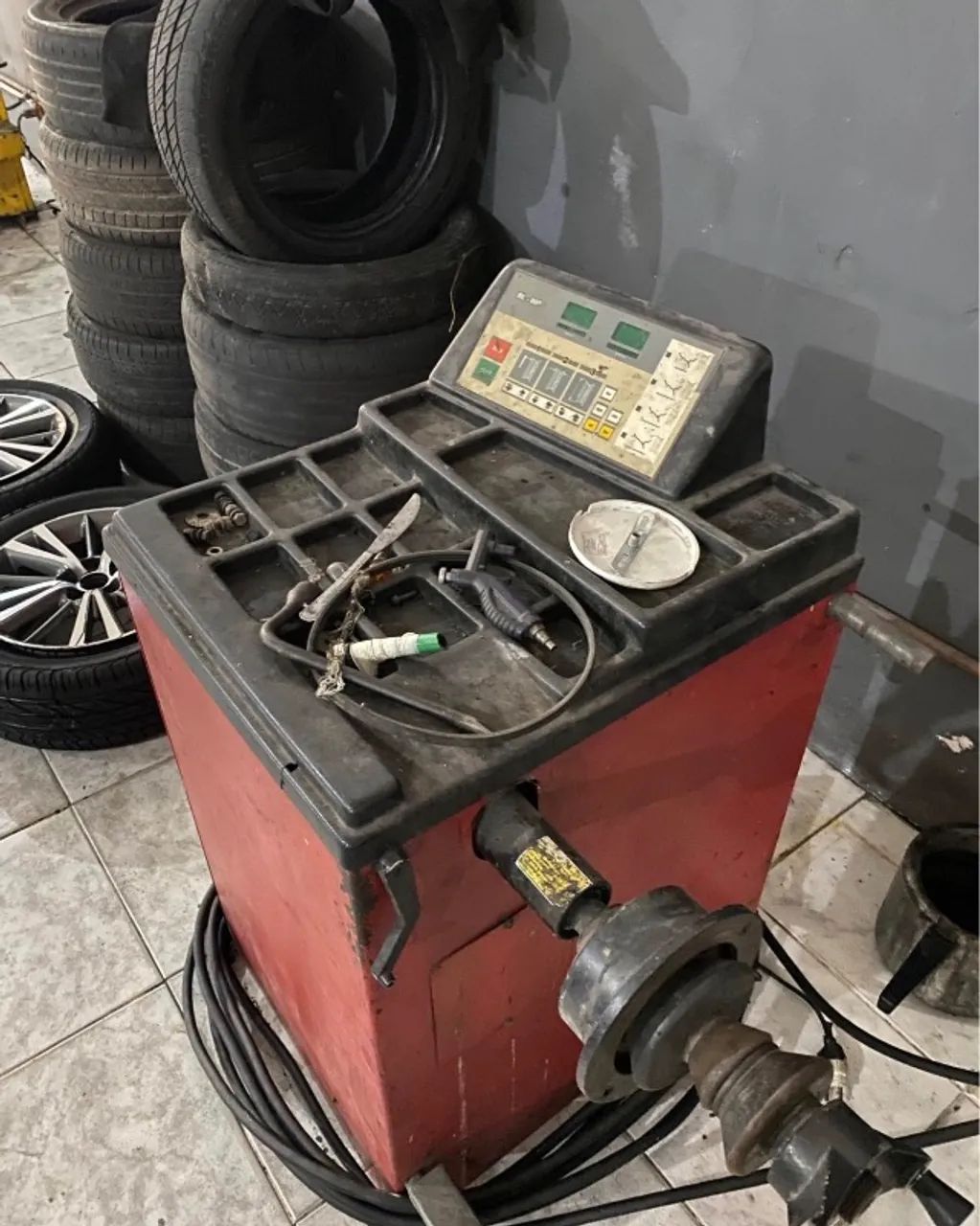 Balanceadora de pneus sobre nova 