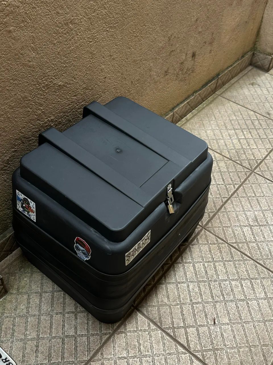 Vende-se baú 90 litros