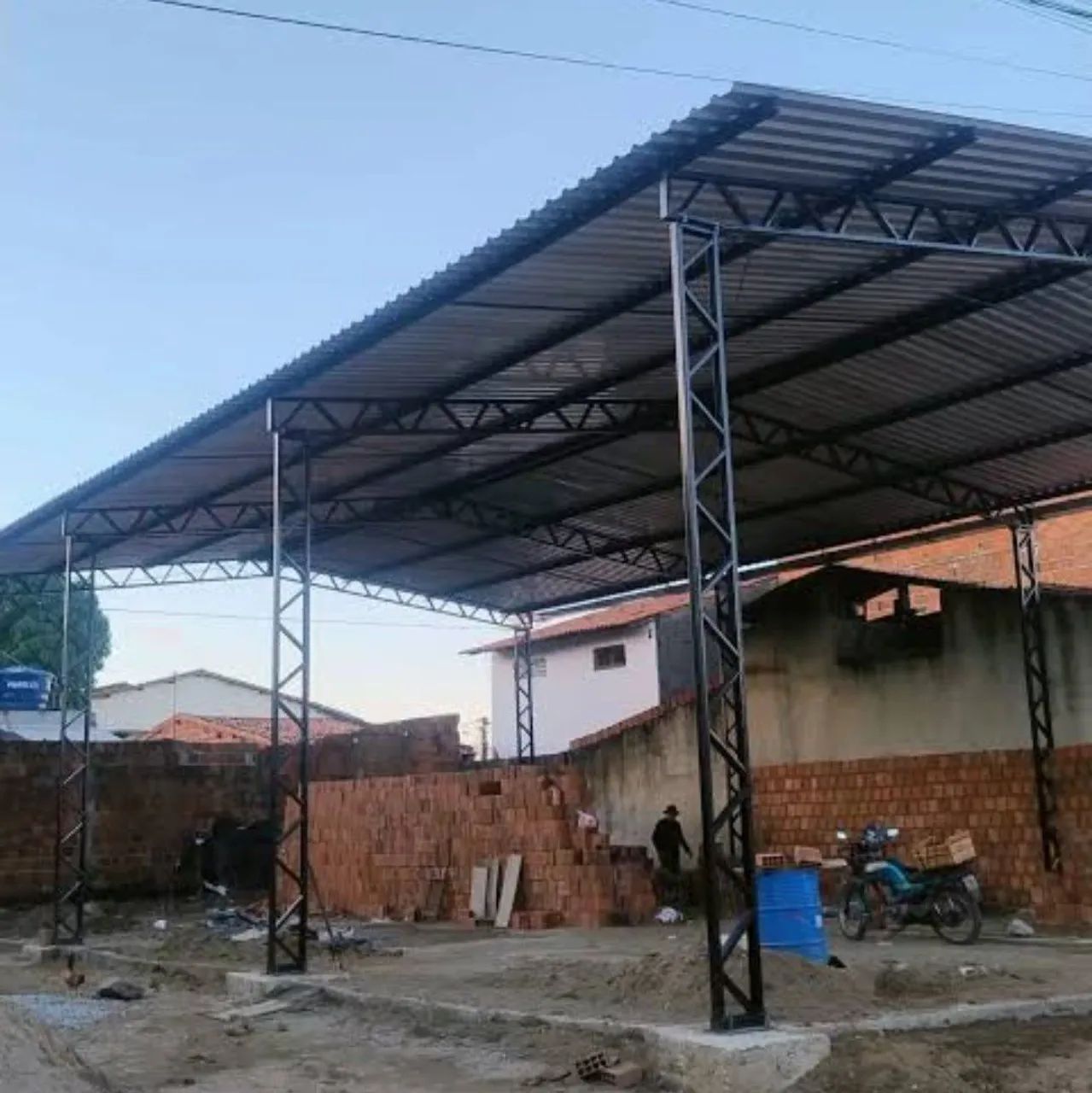 Fabricamos galpões e estruturas predias