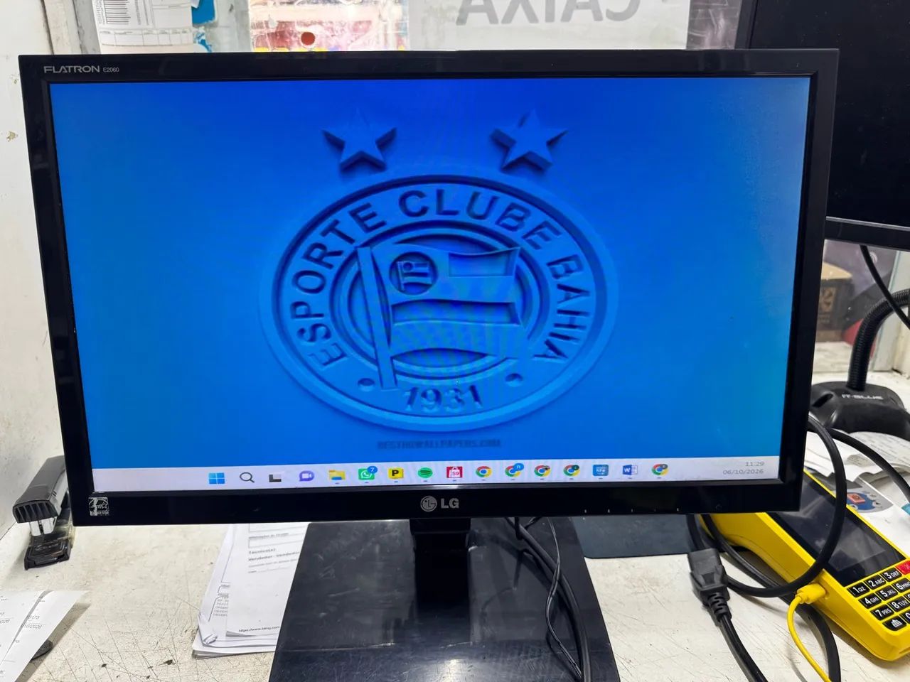 Monitor a venda! Tenho 7 peças vga/dvi 19 a 20 polegadas