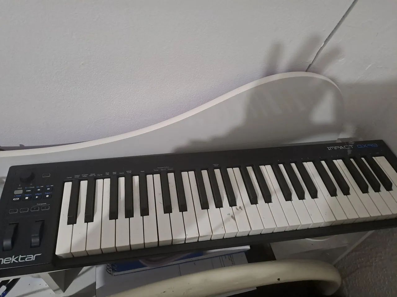 Controlador MIDI piano Nektar impacto gx49, para produção musical