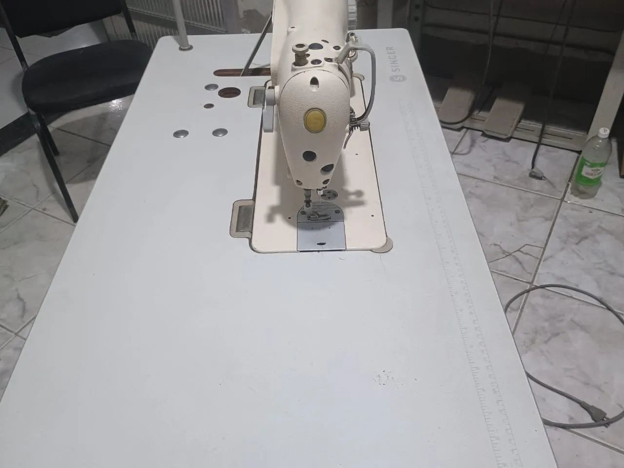 Máquina industrial reta Singer - Foto 3