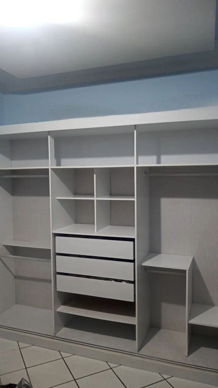 Guarda-roupa 3 portas com espelho - MDP - Foto 2
