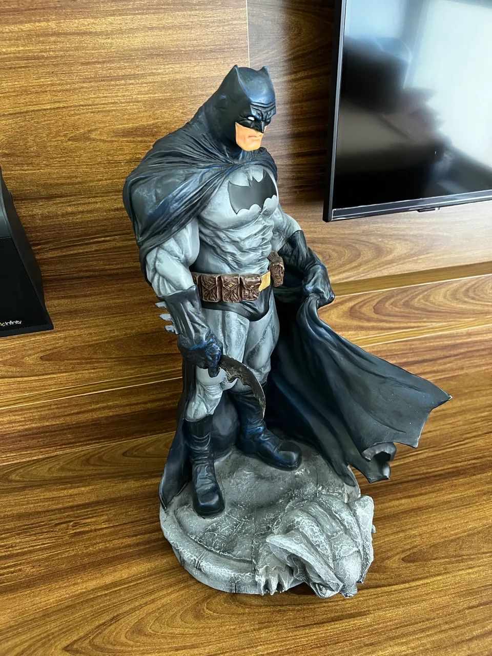 Estátua Batman The Dark Knight 55cm Resina Premium - Peça Icônica